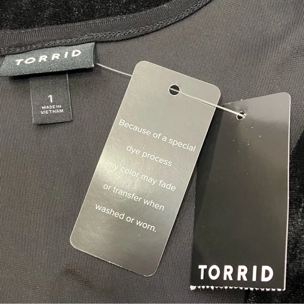 TORRID NWT Bodysuit Black Velvet Long Sleeve V Neckline Size 1 - Picture 13 of 16